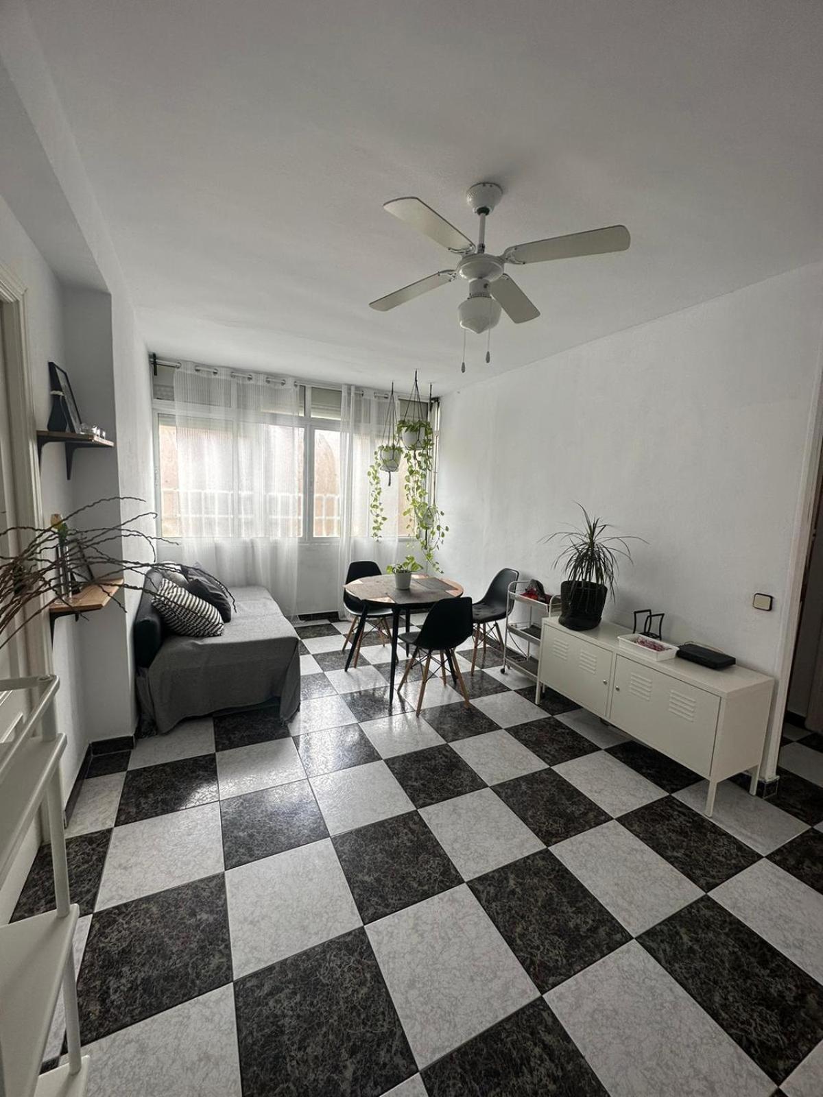 2 En Tercera Planta Sin Ascensor No Es Un Piso Entero! A Compartir Bano Y Cocina! Alloggio in famiglia