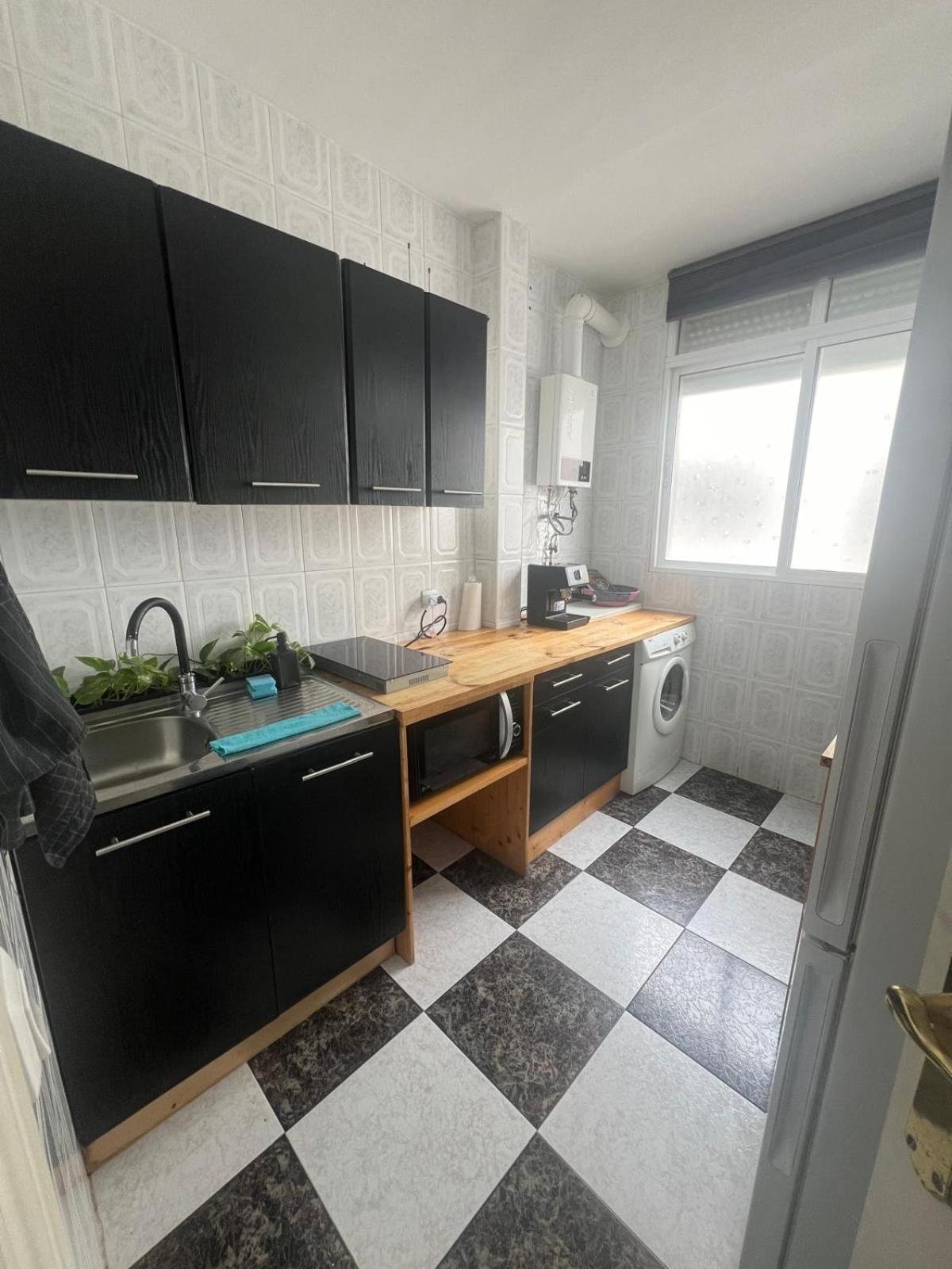 Allotjament en família 2 En Tercera Planta Sin Ascensor No Es Un Piso Entero! A Compartir Bano Y Cocina!
