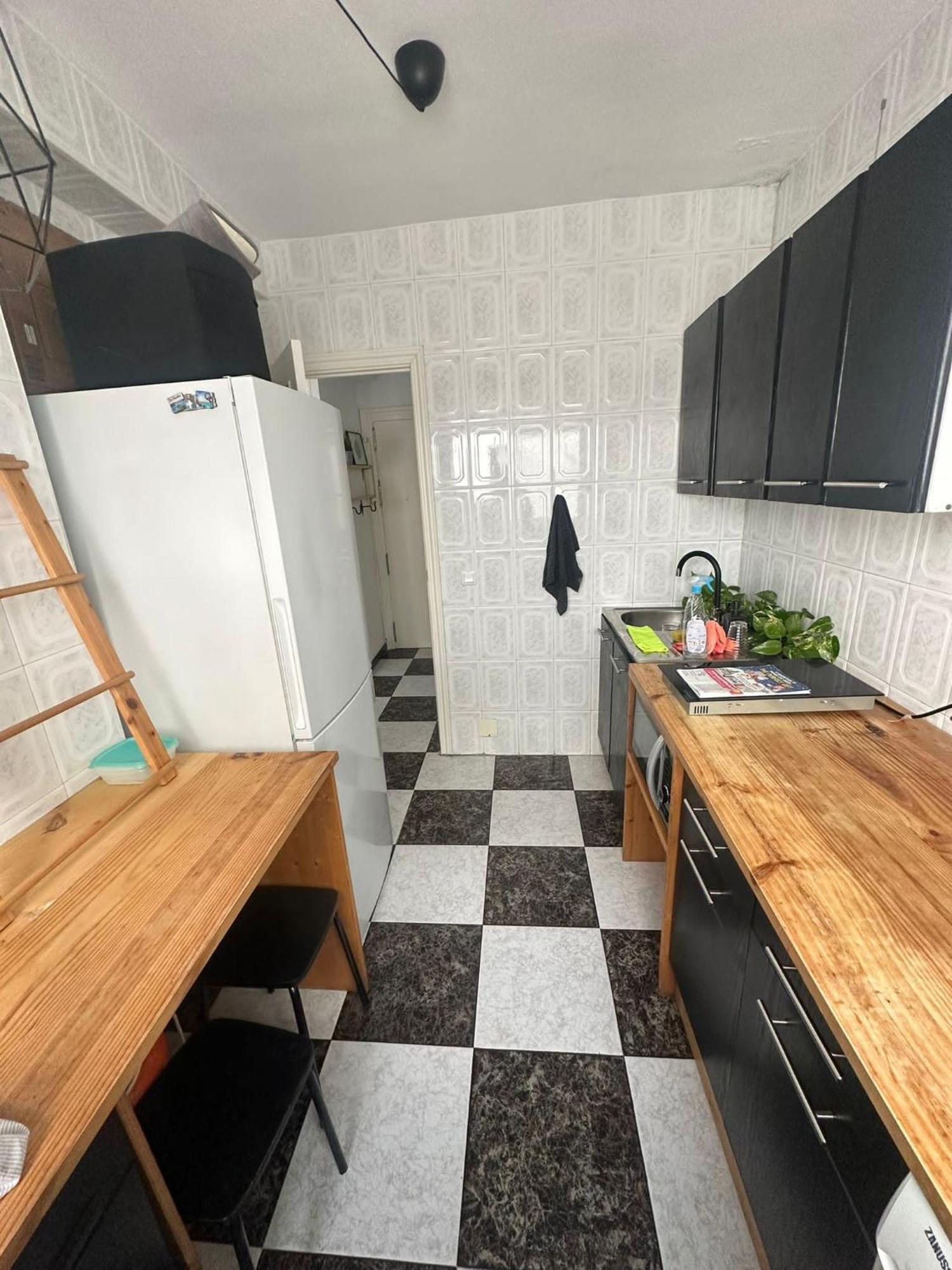 Allotjament en família 2 En Tercera Planta Sin Ascensor No Es Un Piso Entero! A Compartir Bano Y Cocina! *
